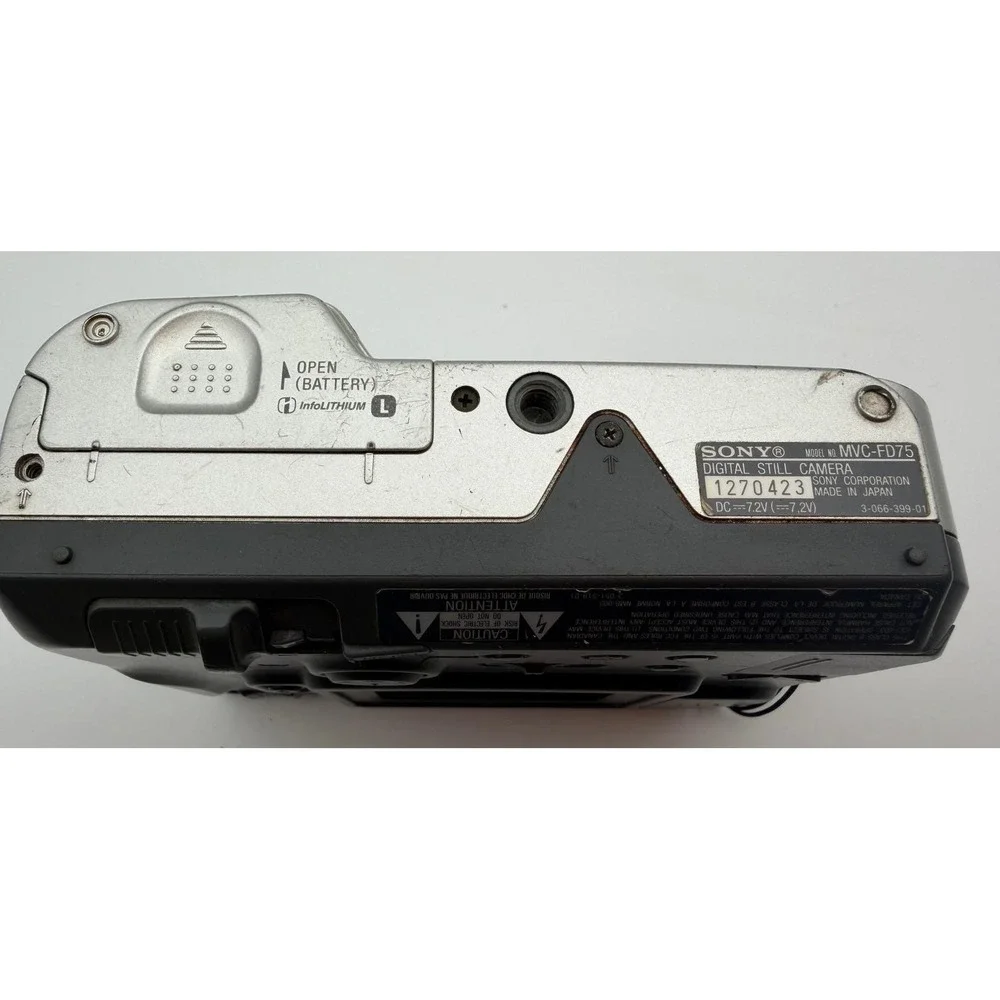 Sony FD Mavica MVC-FD75 Digital Still Camera 10x Zoom Floppy Disk NP-F330